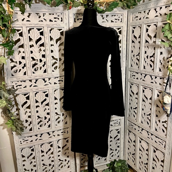 B. DARLIN DARING BLACK VELVET COWEL NECK TRUMPET LONG SLEEVE MIDI EVENING DRESS - Picture 5 of 9